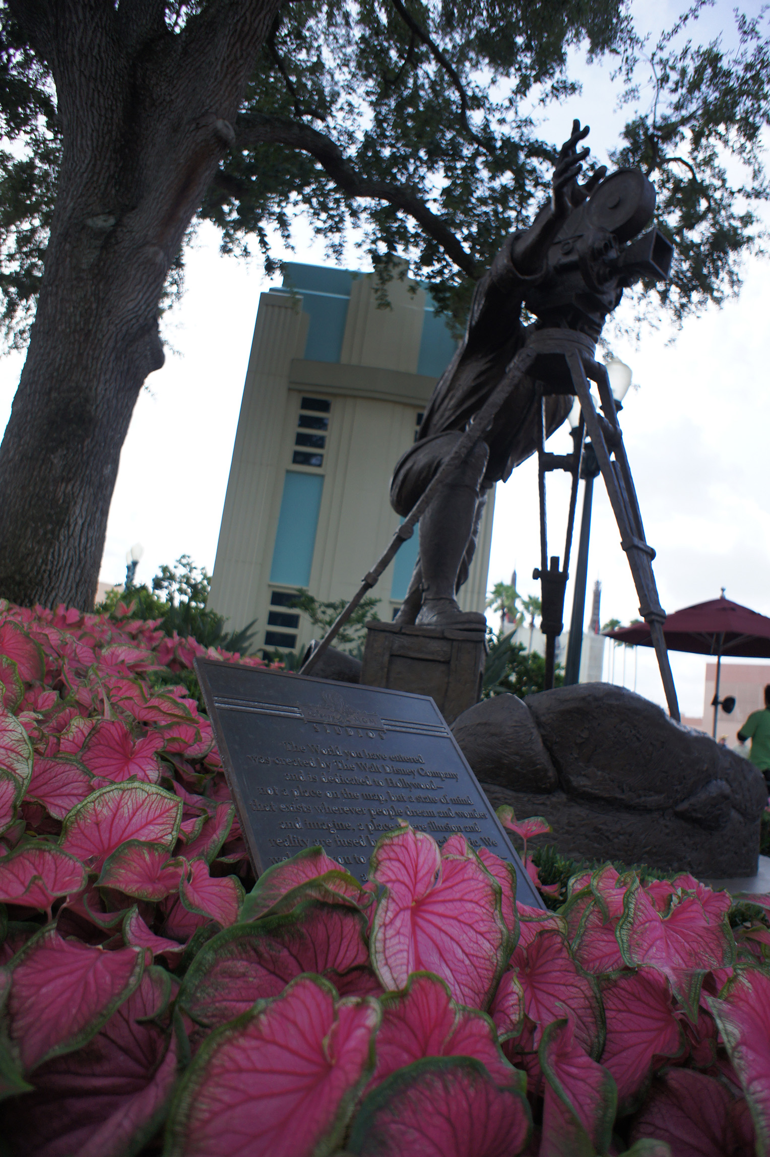 Statue and foliage before Janky 400